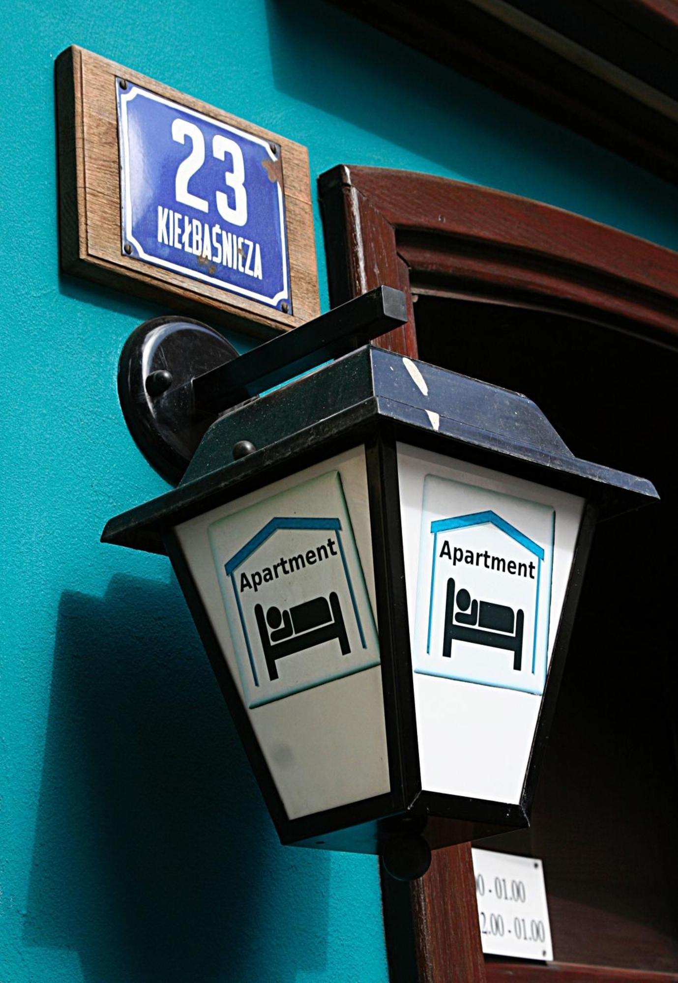 Academus Pub & Guest House วรอตซวาฟ ภายนอก รูปภาพ