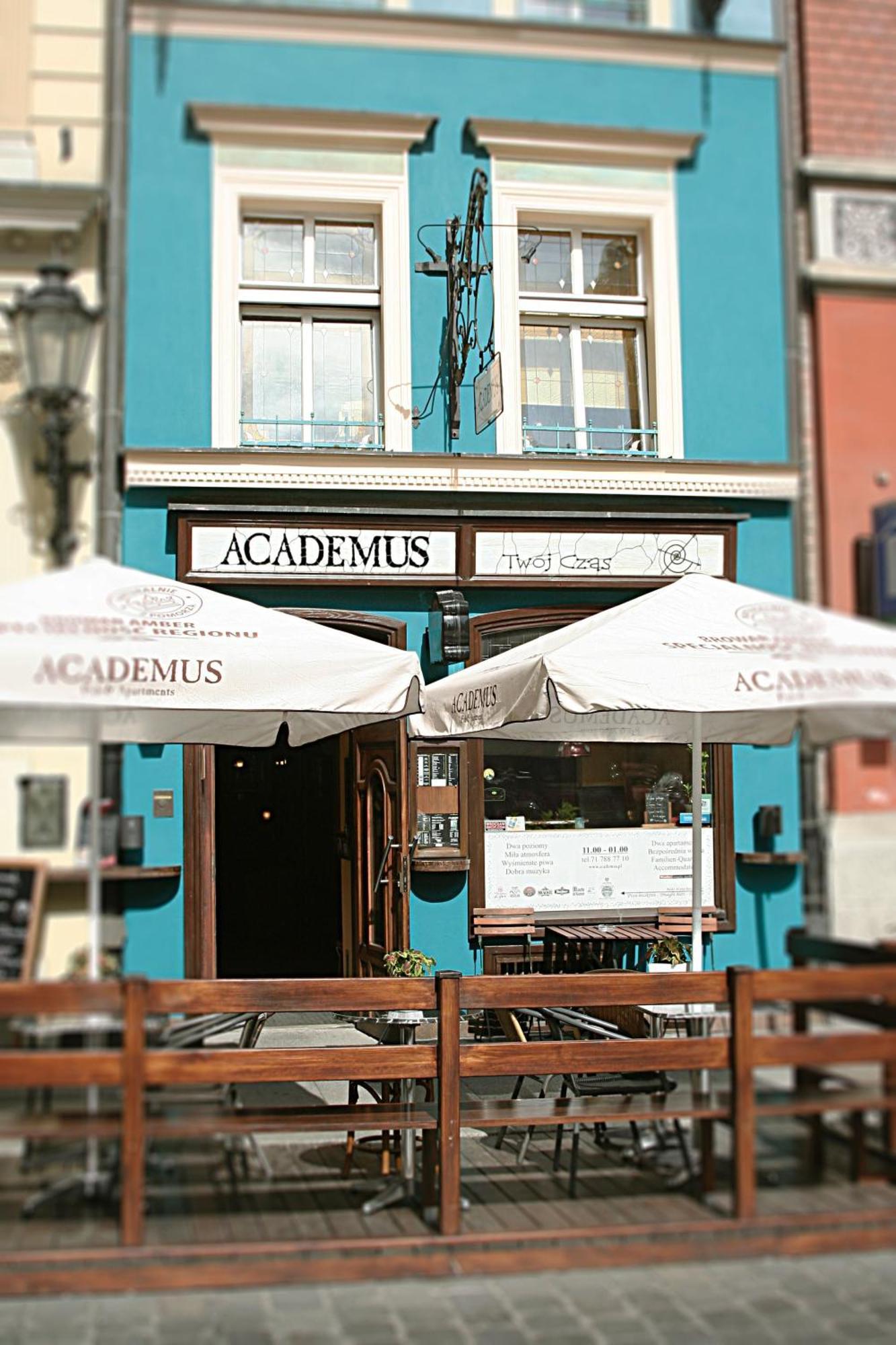 Academus Pub & Guest House วรอตซวาฟ ภายนอก รูปภาพ