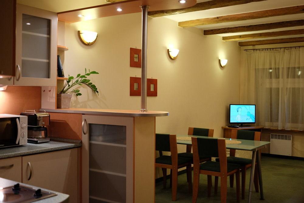 Academus Pub & Guest House วรอตซวาฟ ภายนอก รูปภาพ