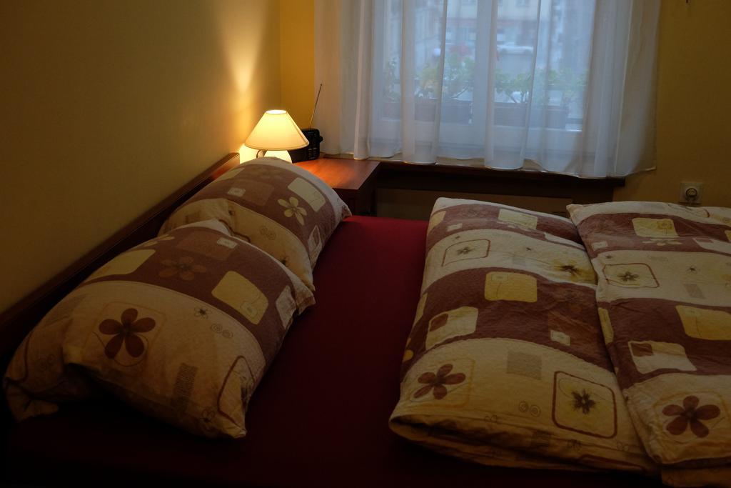 Academus Pub & Guest House วรอตซวาฟ ภายนอก รูปภาพ