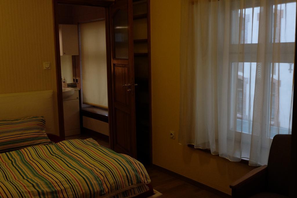 Academus Pub & Guest House วรอตซวาฟ ภายนอก รูปภาพ